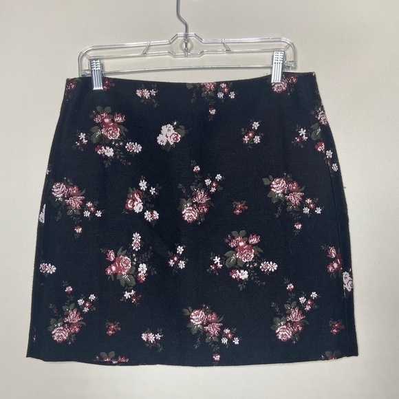 LOFT Dresses & Skirts - Loft Floral Short Zip Up Skirt 8